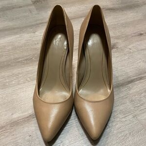 Aldo Nude Pumps With Gold Detail